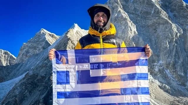 Ο Ηλίας Βρεττός αποχαιρετά το 2025 από τα Ιμαλάια