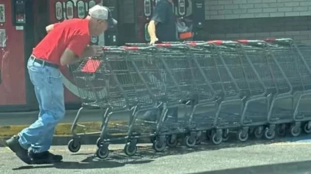 86χρονος εργαζόμενος σε σούπερ μάρκετ: Η εγγονή του ξεκίνησε καμπάνια για τη συνταξιοδότησή του