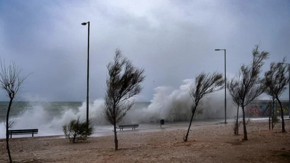 Warning: New Year's Day with Strong Winds and Rain