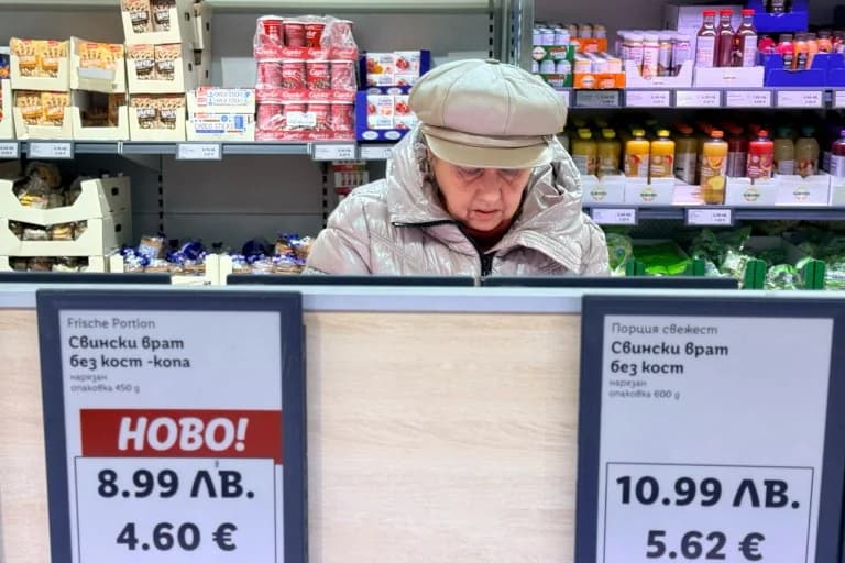 Болгария вступает в еврозону в условиях политического кризиса