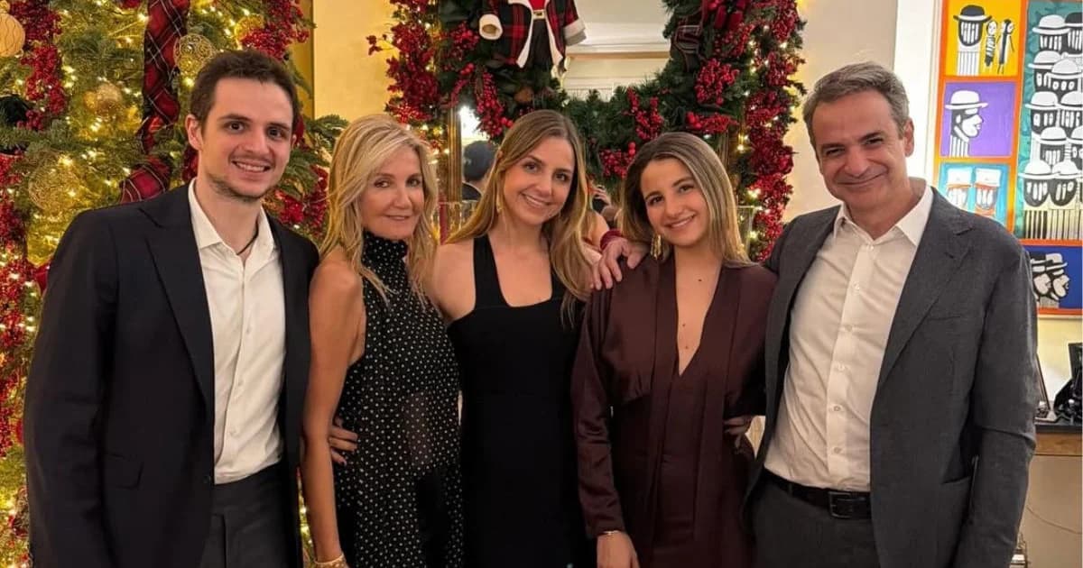Familie Mitsotakis: Wünsche für 2026 mit festlichem Foto