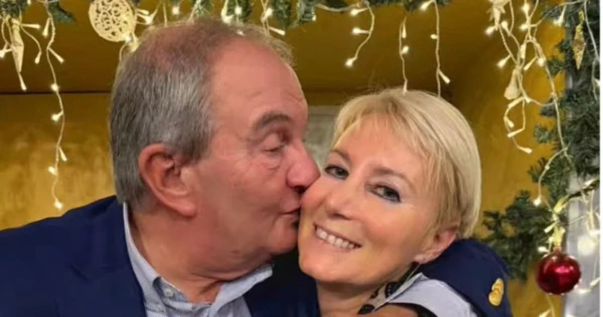 קוסטס קרמנליס ונטשה פזאיטי: נשיקה עדינה לשנה החדשה