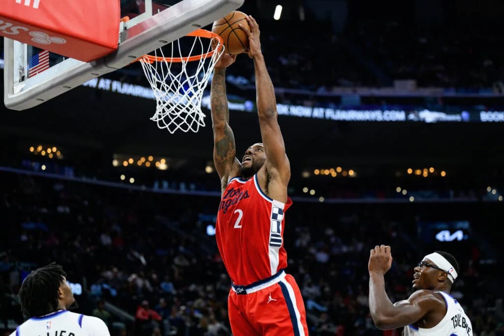 NBA: Leonard Scores 45, Celtics Win in Sacramento