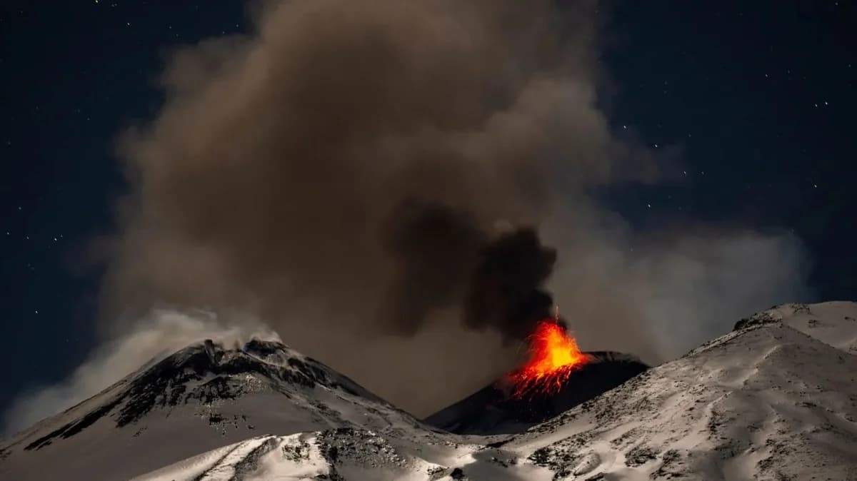 Ätna-Ausbruch: Lavastrom Richtung Valle del Bove