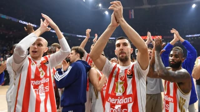 Ερυθρός Αστέρας: Συνέτριψε την Εφές στην Κωνσταντινούπολη