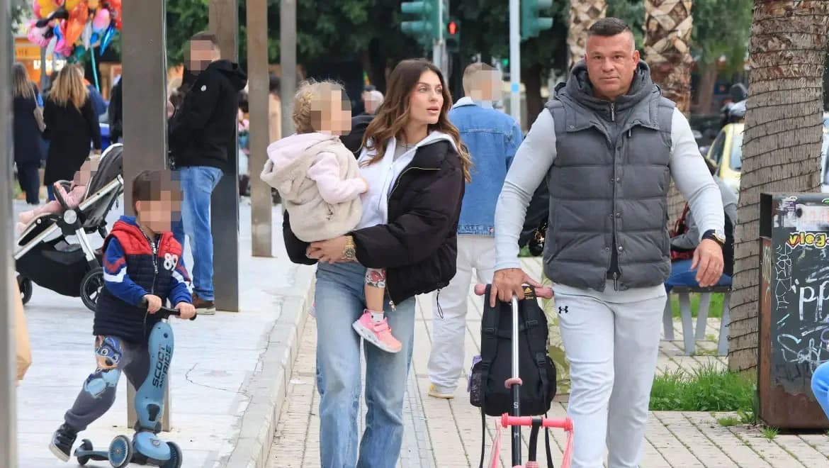 קוסטאס סומר וולנטיני פאפאדאקיס: טיול משפחתי בגליפאדה