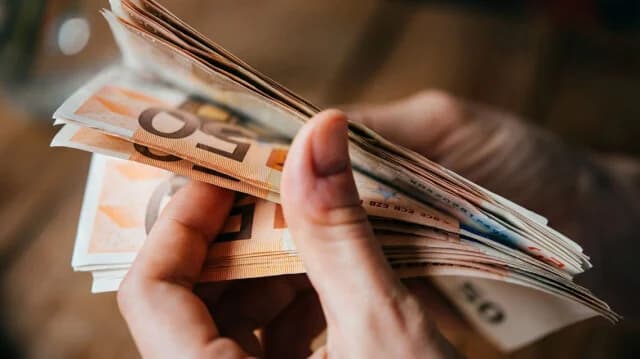 Salaried Workers: Wage Increases and Tax-Free Threshold in 2025