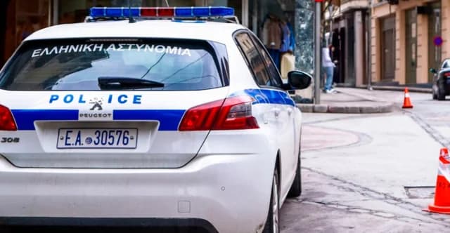 Patras: 26-Year-Old Arrested for Throwing Eggs at Police Station