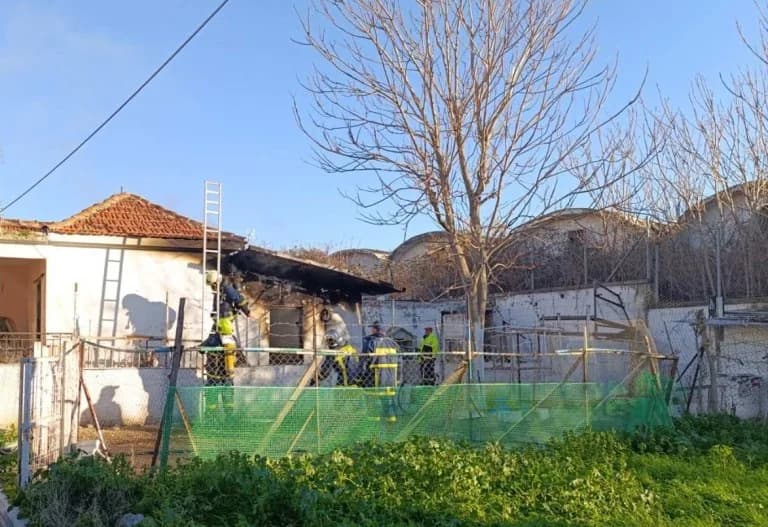 Магнисия: 67-летняя женщина госпитализирована после пожара в доме