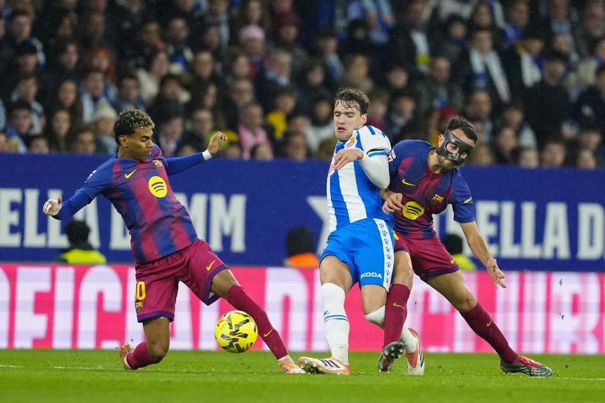 Barcelona Secures 2-0 Victory Over Espanyol with Key Performance by Joan Garcia