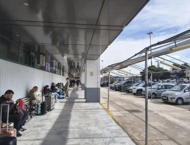 הפסקת חשמל ב-FIR אתונה: עיכובים בטיסות בשדה התעופה הרקליון