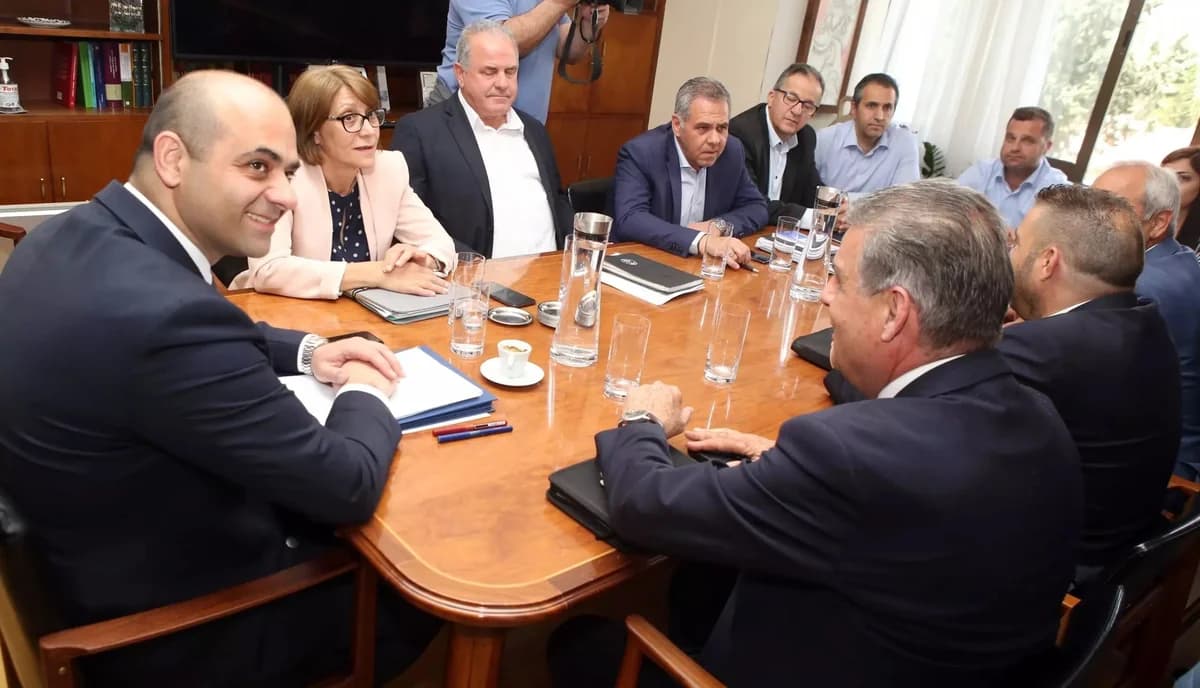 Σύσκεψη για την ΑΤΑ: Κρίσιμες διαπραγματεύσεις μεταξύ Υπουργείου Εργασίας και κοινωνικών εταίρων