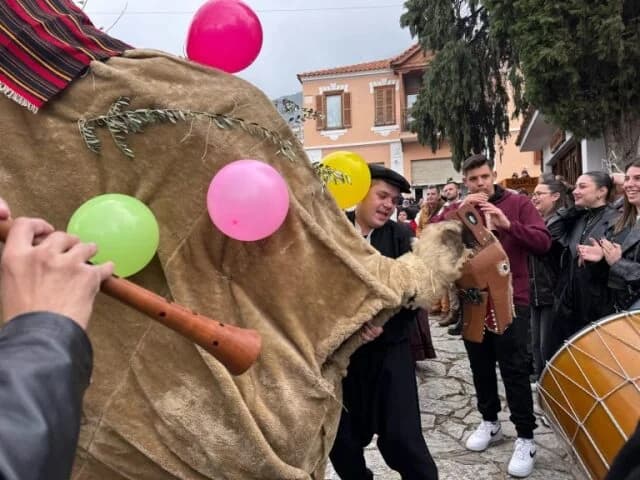 Обычаи Богоявления: Рагуцария, Верблюды и Джамалария в Северной Греции