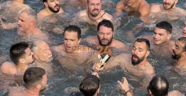 Heraclión: Rompen la Santa Cruz durante la ceremonia de la Epifanía