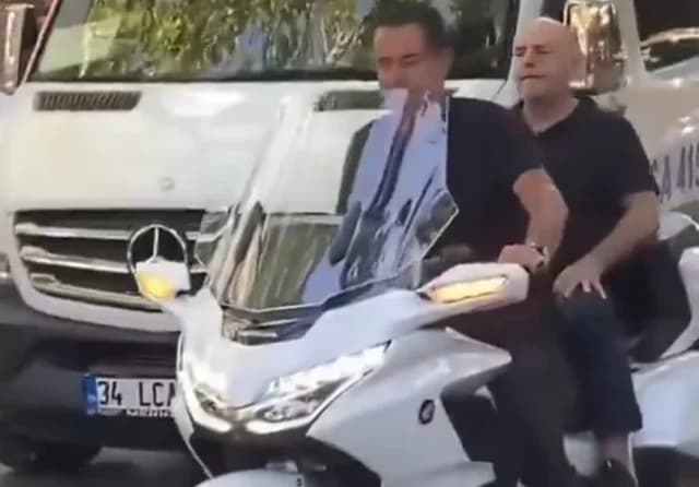 Acun Ilicali and Giannis Alafouzos without helmets in Istanbul