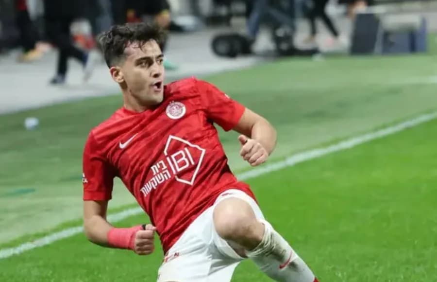 Loizos Loizou: Aficionados del Hapoel Tel Aviv elogian al as Chipriota