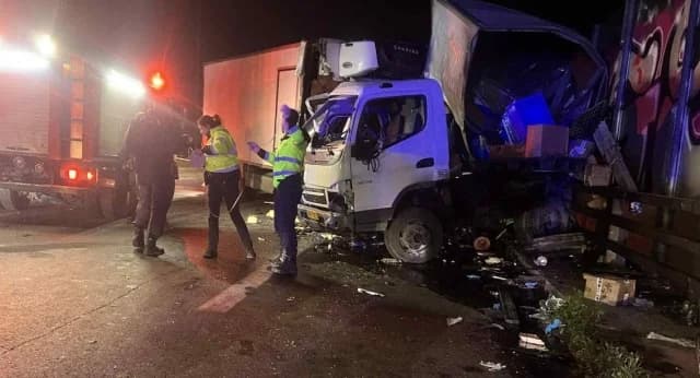 Verkehrsunfall auf Kifisos: LKW-Kollision, erhöhtes Verkehrsaufkommen