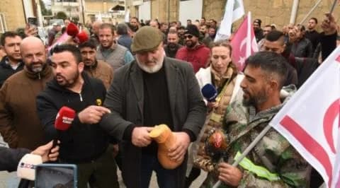 Livestock Farmers Protest in Occupied Territories: Eggs Thrown, Ministry of Agriculture Stormed