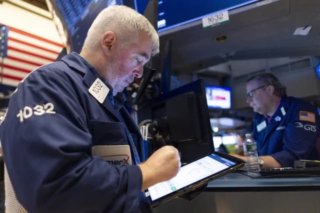 Уолл-стрит растет: Dow Jones и S&P 500 обновили рекорды