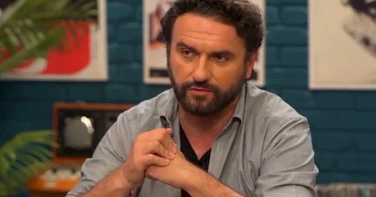 Meletis Ilias: Erwähnt seine Zusammenarbeit mit Mirka Papakonstantinou und Renia Louizidou