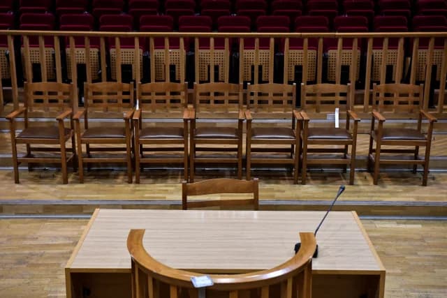 Administrative Judges Demand Changes in Judge Evaluation