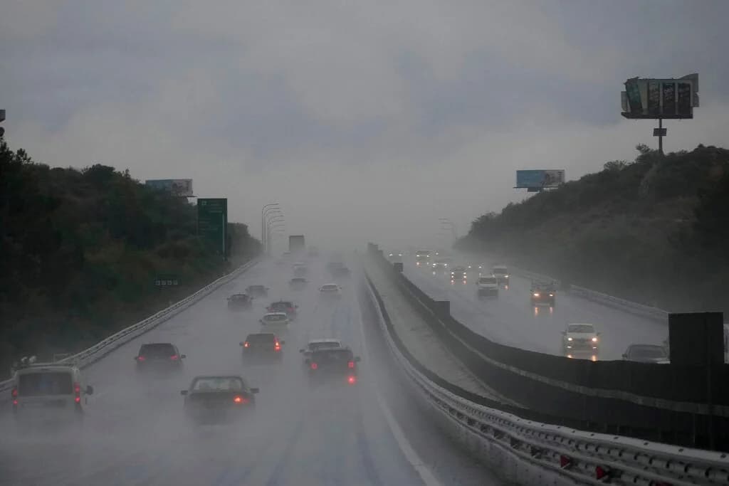 Fuertes lluvias en la autopista Nicosia-Limassol