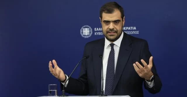 Marinakis: "'Lasst uns sie ausprobieren' kostete das Land 120 Milliarden Euro"