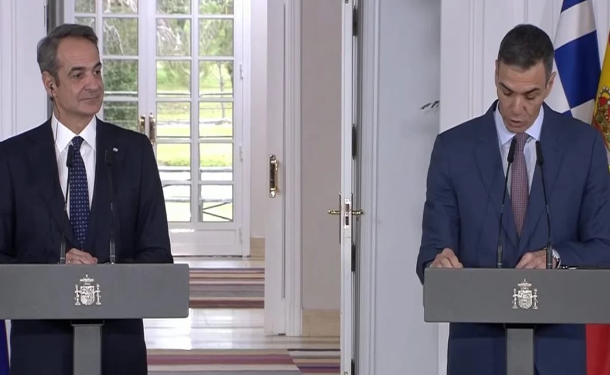 Mitsotakis y Sánchez discuten economía y desafíos internacionales