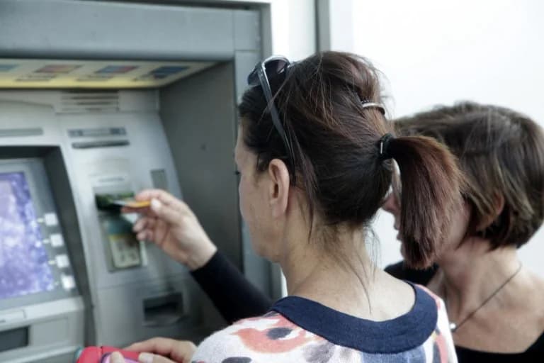 Τράπεζες στοχεύουν μισθωτούς και συνταξιούχους: Ποια τα κίνητρα;