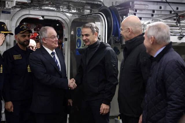 Tasoulas, Mitsotakis, Dendias en la fragata "Kimon" - Fotos