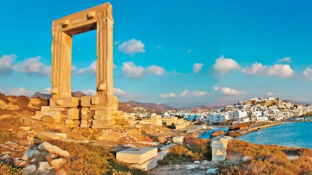 Η Νάξος στους κορυφαίους προορισμούς για το 2026