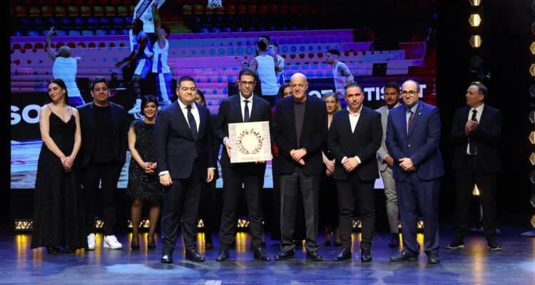 Αριστείο της ΕΑΚ στην ΚΟΚ για το Ευρωμπάσκετ 2025