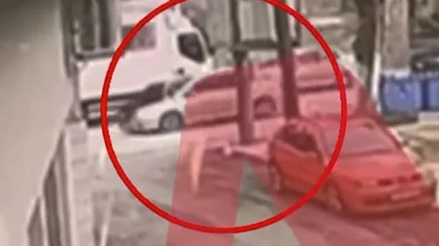 Κιλκίς: Βίντεο με αστυνομικό να προσπαθεί να κρατηθεί από καπό αυτοκινήτου