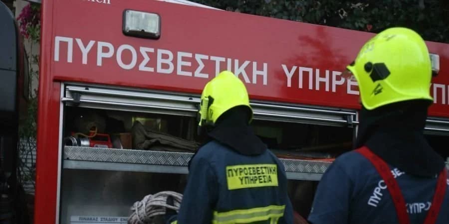 Incendio de chimenea causa pánico a los residentes de una casa