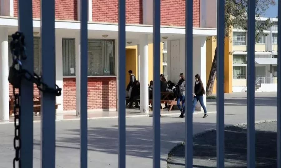 Άγριος καυγάς σε Γυμνάσιο στην Πάφο – Εμπλοκή και συγγενών (VID)
