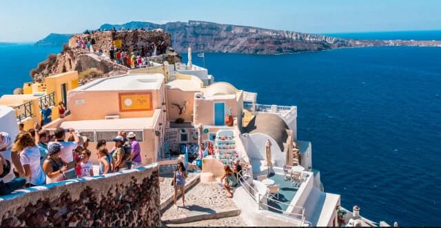 Ρεκόρ στον ευρωπαϊκό τουρισμό το 2025: Αύξηση 2% στην Ελλάδα