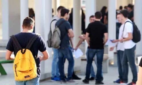 Nuevo programa de escuela secundaria para ingresar directamente al mercado laboral