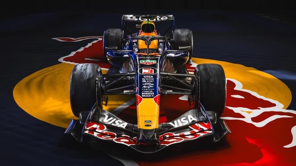 Red Bull enthüllt atemberaubendes F1-Auto 2026 mit Ford-Power (Video)