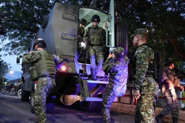 Colombia: Casi 30 muertos en enfrentamientos entre rebeldes