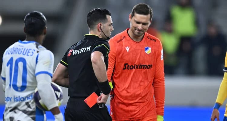 APOEL presenta queja por el arbitraje en el partido contra el Apollon