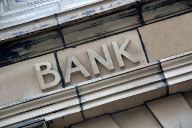 Bancos griegos buscan nuevas fuentes de rentabilidad: Criptomonedas y ventas digitales