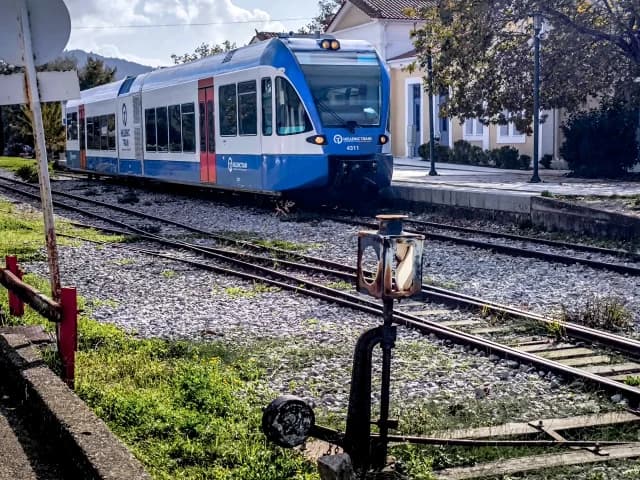 שיבוש בשירותי הרכבות בקו דיאקופטו - קלבריטה עקב עץ שנפל