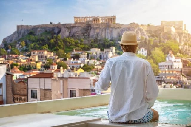 Τουρισμός: Ρεκόρ εισπράξεων 23 δισ. ευρώ στο 11μηνο του 2025