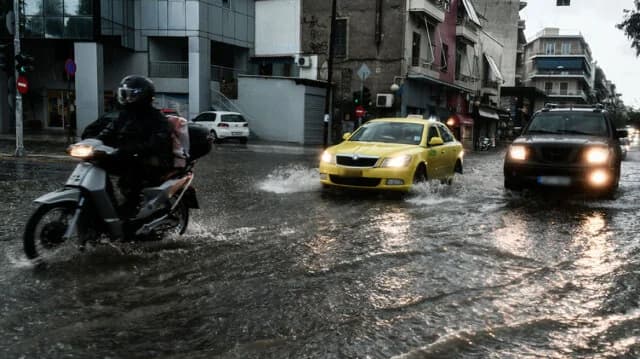 Cinco regiones en "Código Rojo" por clima severo – Posible cierre de escuelas en Ática
