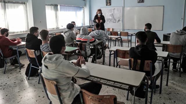 Λάρισα: Ένοχοι γονείς για μη φοίτηση παιδιών στο σχολείο λόγω πανδημίας