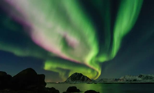 4 Breathtaking Winter Landscapes: From Norway to Iceland