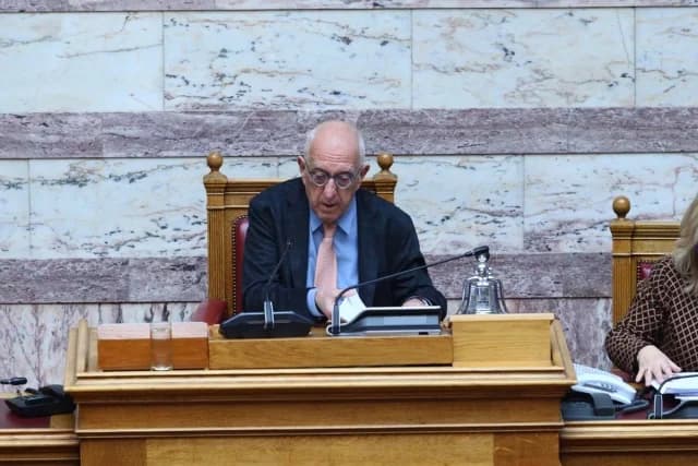 Kaklamanis an Kikilias: "Bemerkung" zur Adoption des Kindes der Küstenwache