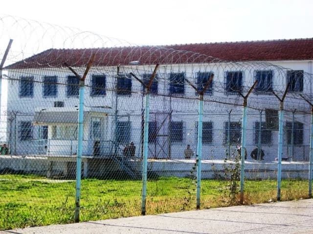 Tuberkulosefälle in den Gefängnissen von Kassaveteia und Volos bestätigt