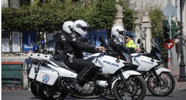 56-Year-Old Arrested with Gun in Zefyri – Attacked Police Officers
