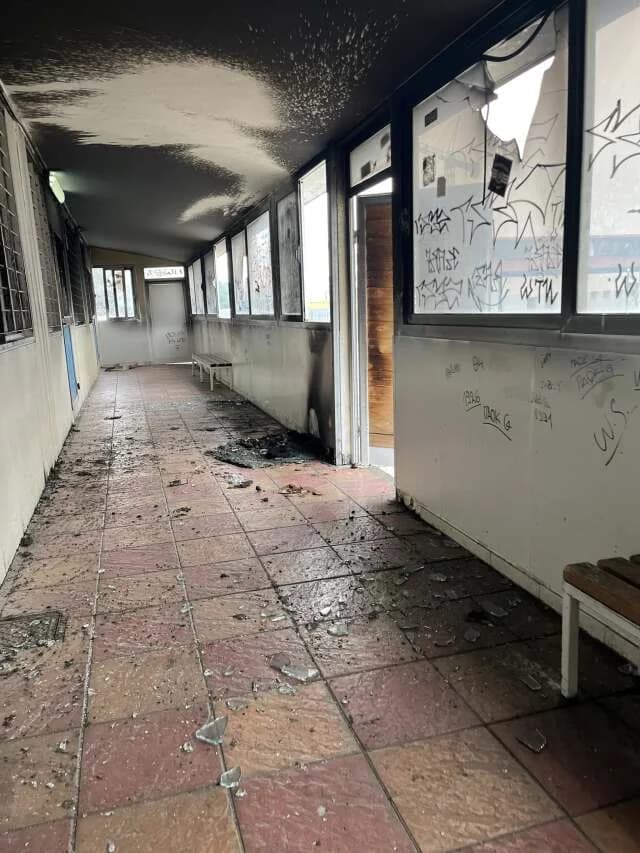 Θεσσαλονίκη: Νεαροί έβαλαν φωτιά σε σχολείο στην Ευκαρπία
